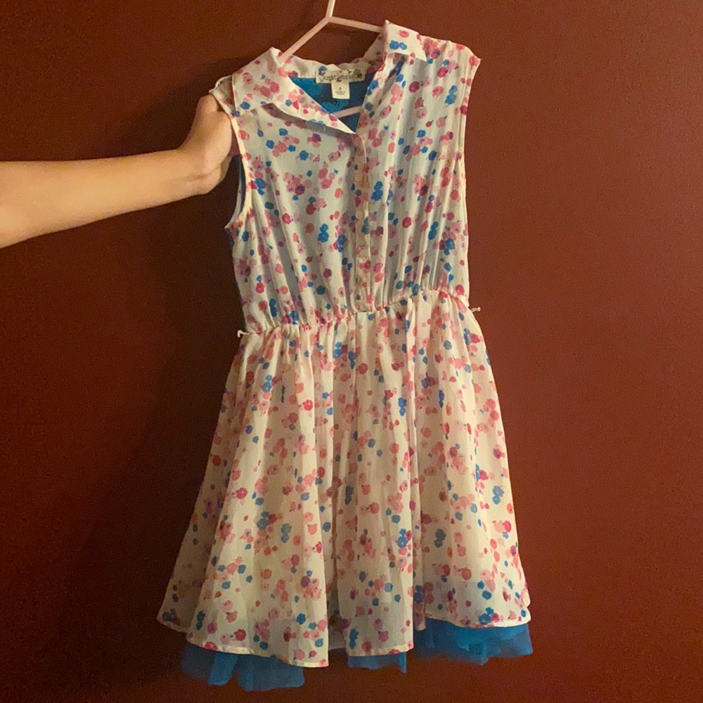 Dresses - Picture 1 of 2